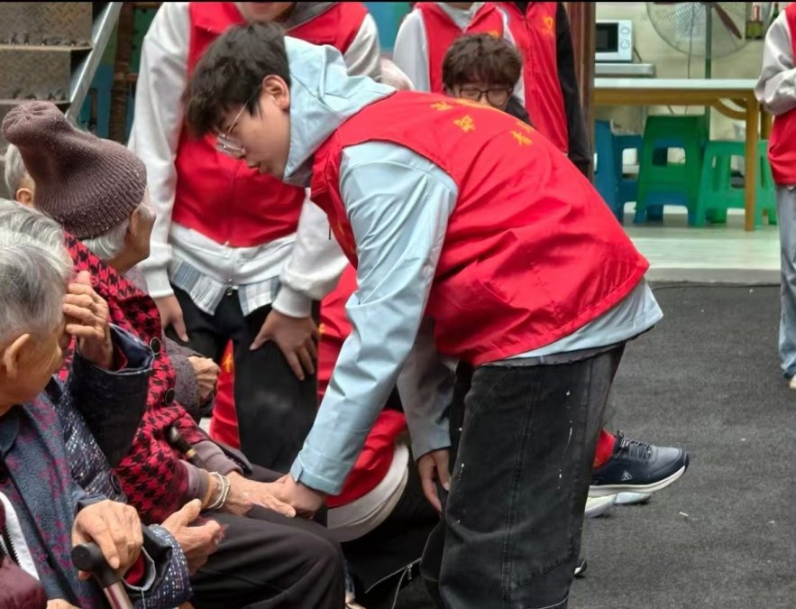 “敬老之行，青春同行”敬老院帮扶活动
